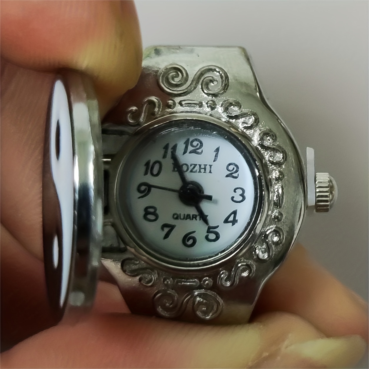 color block round quartz watch metal watch trendy couple finger ring watches accessories details 4